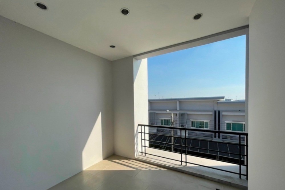 🚀 Townhome ให้เช่า The Exclusive Wongwaen-Ramintra 🔥3 ห้องนอน 4 ห้องน้ำ เพียง 25,000 บาท/เดือน เท่านั้น🔥