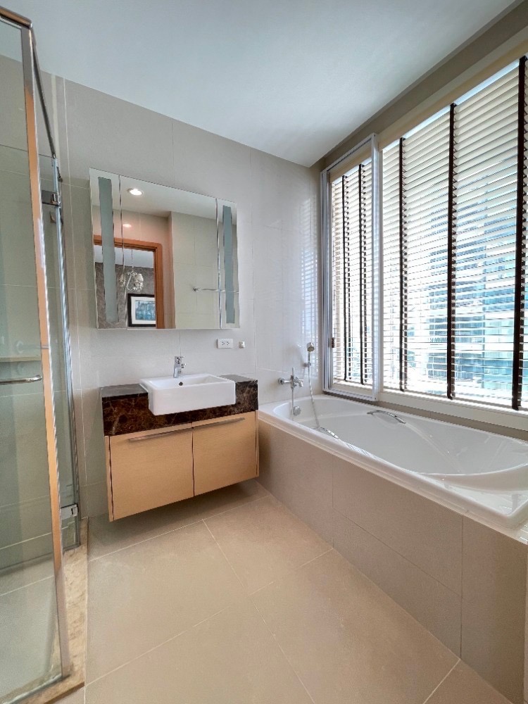 ✨ Luxury Class Condo For rent : 39 by Sansiri ✨  🚝 Close to BTS Phrompong