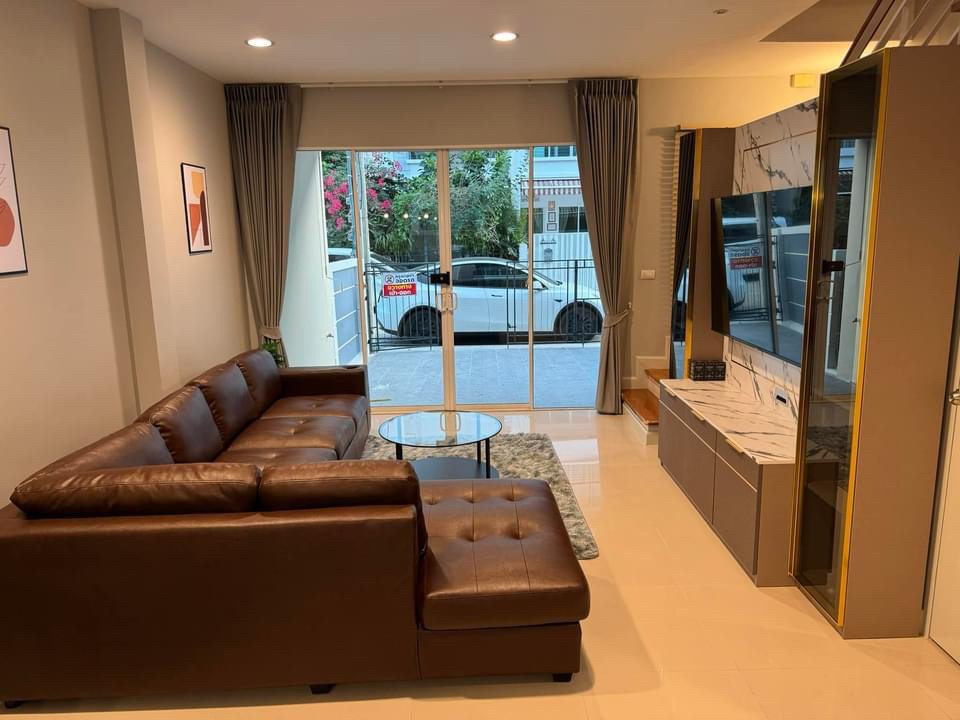 ✨Townhome ให้เช่า Banklangmueng sathorn-taksin2🔥 บ้านทาวน์โฮม 3 ชั้น ตกแต่งสวย