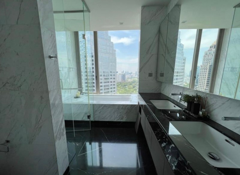 ✨Ultra Luxury Penthouse For rent : SALADAENG ONE✨